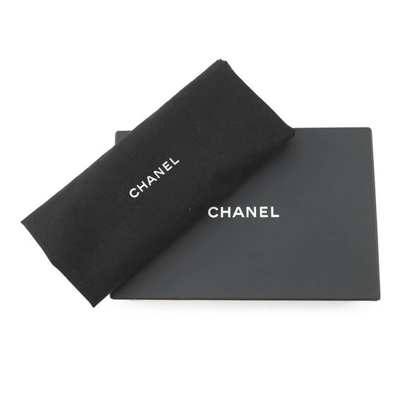 CHANEL Matelasse Pouch Patent Leather Light Blue - Picture 4 of 10